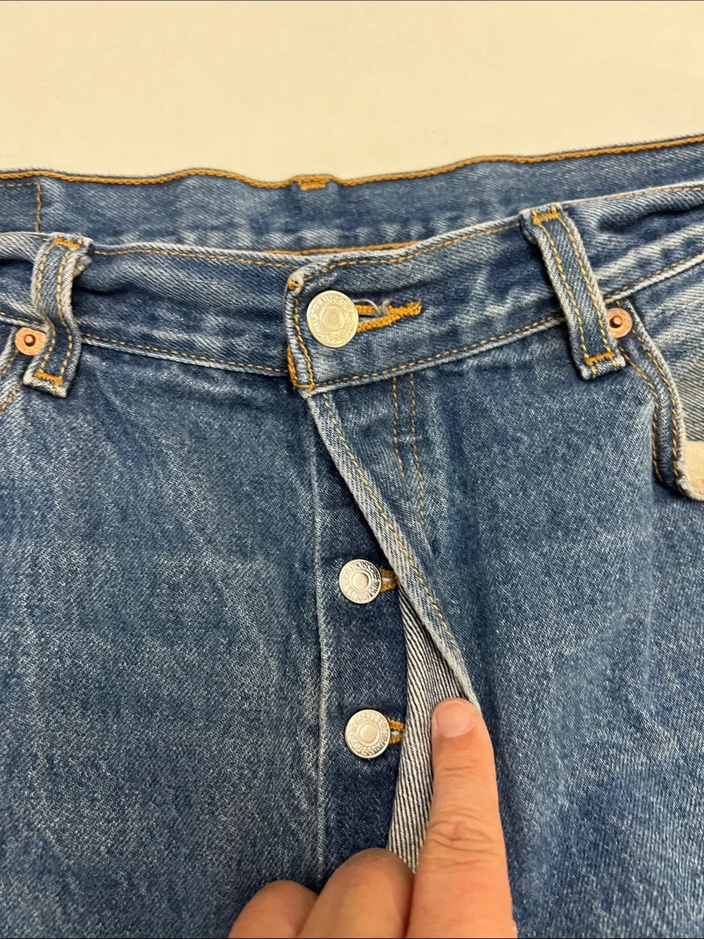 Levi's 501 Original Fit Jeans VTG mid Y2K Men's Medium Wash Distressed Grange